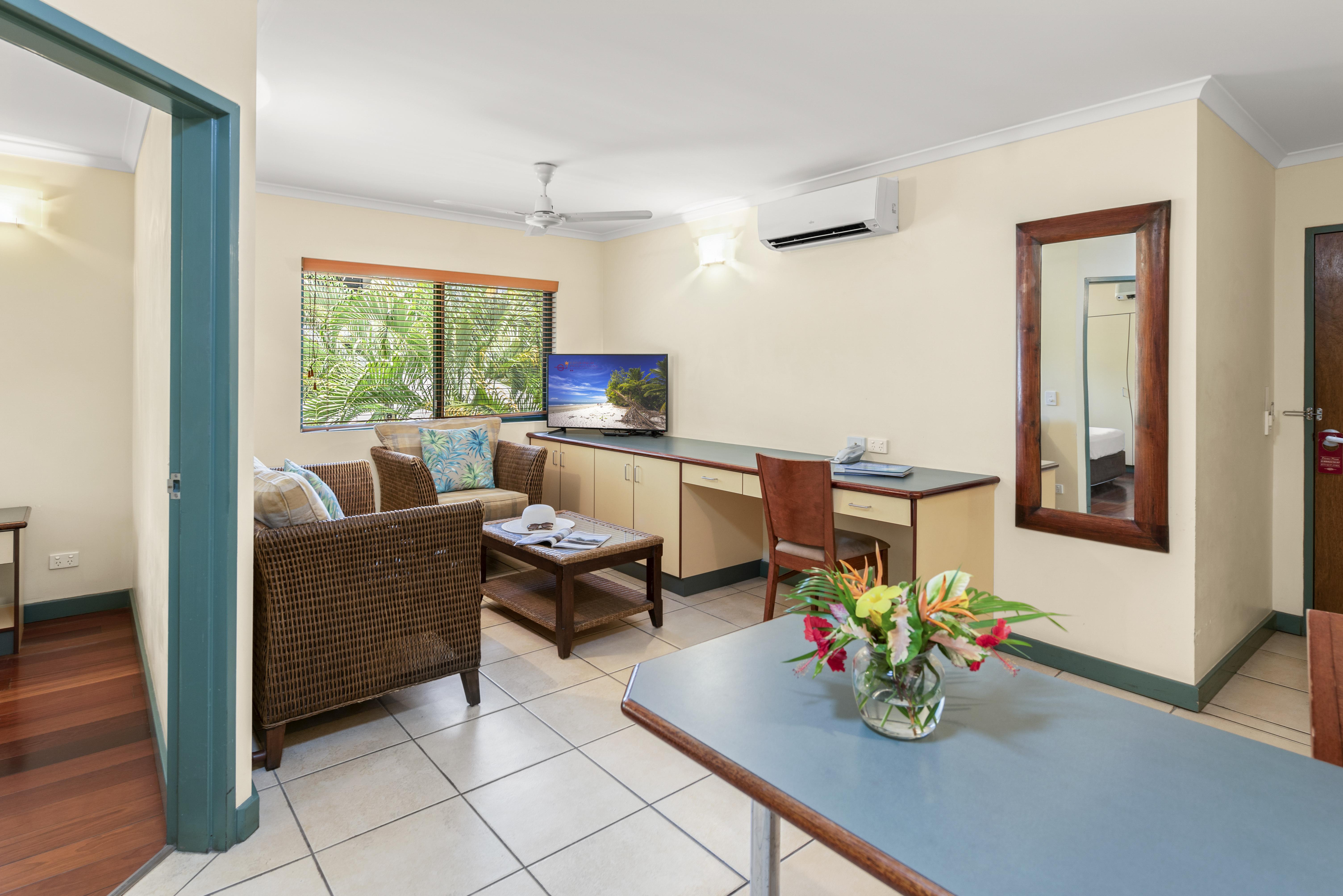 Bay Village Tropical Retreat & Apartments Cairns Eksteriør billede
