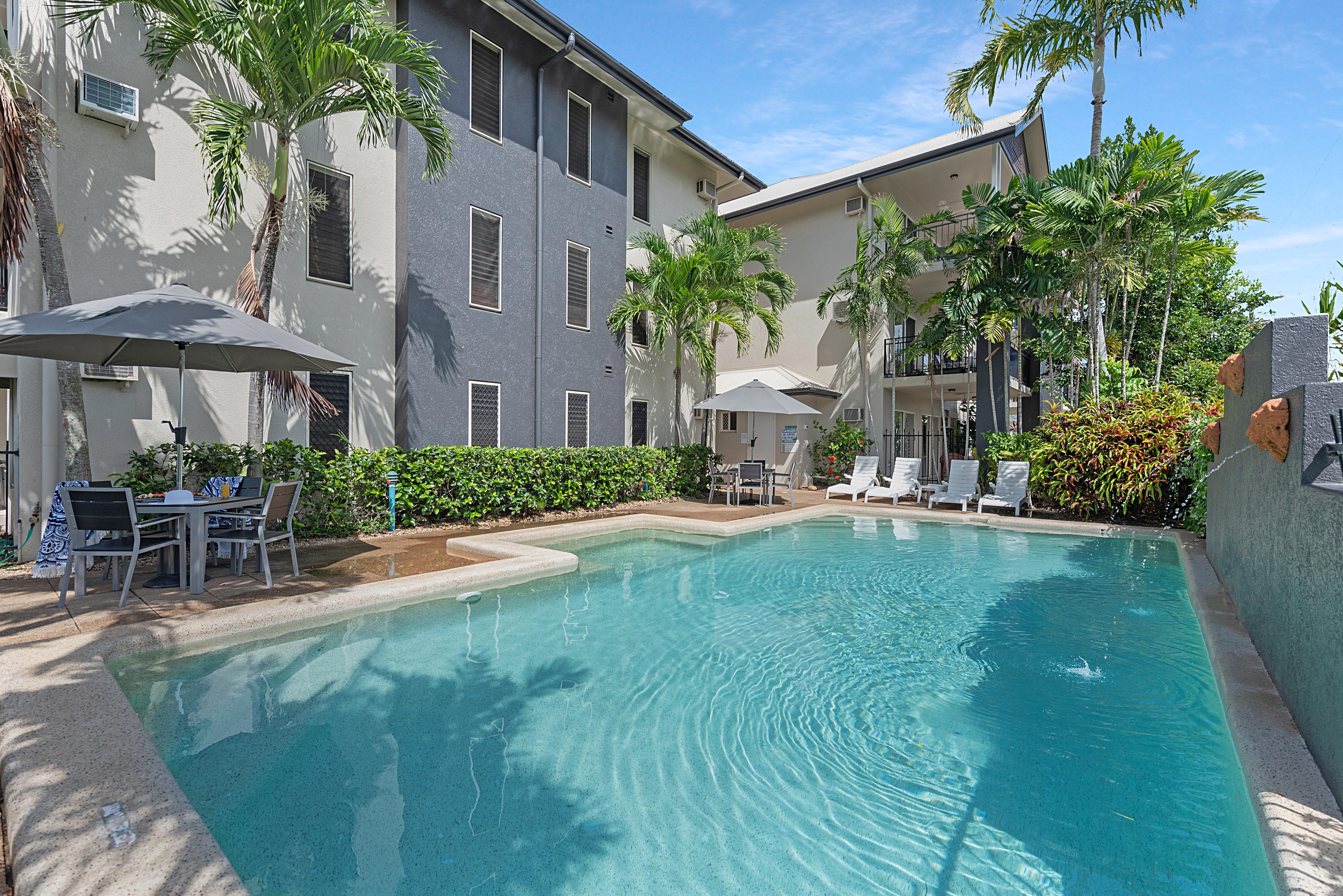Bay Village Tropical Retreat & Apartments Cairns Eksteriør billede