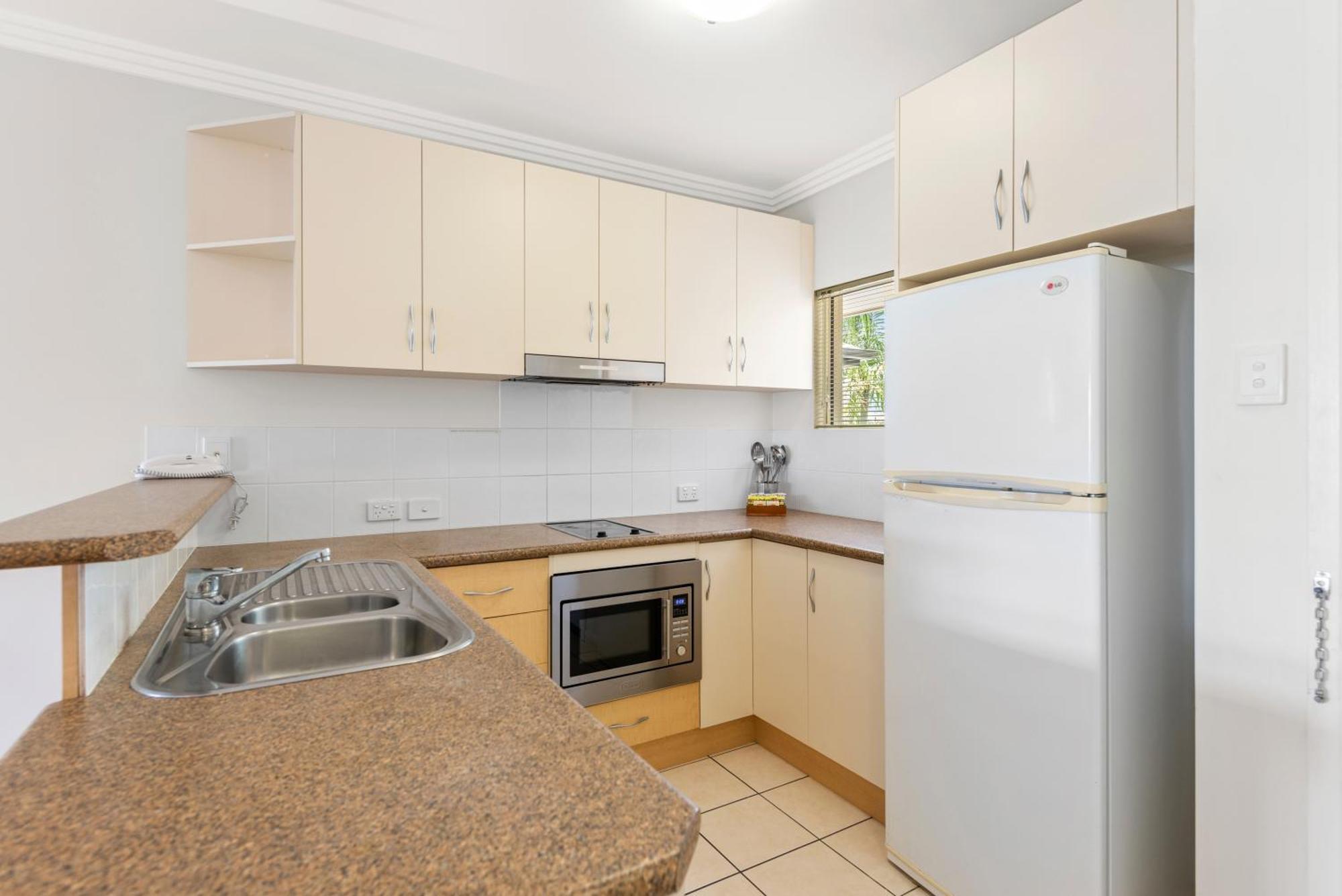 Bay Village Tropical Retreat & Apartments Cairns Eksteriør billede