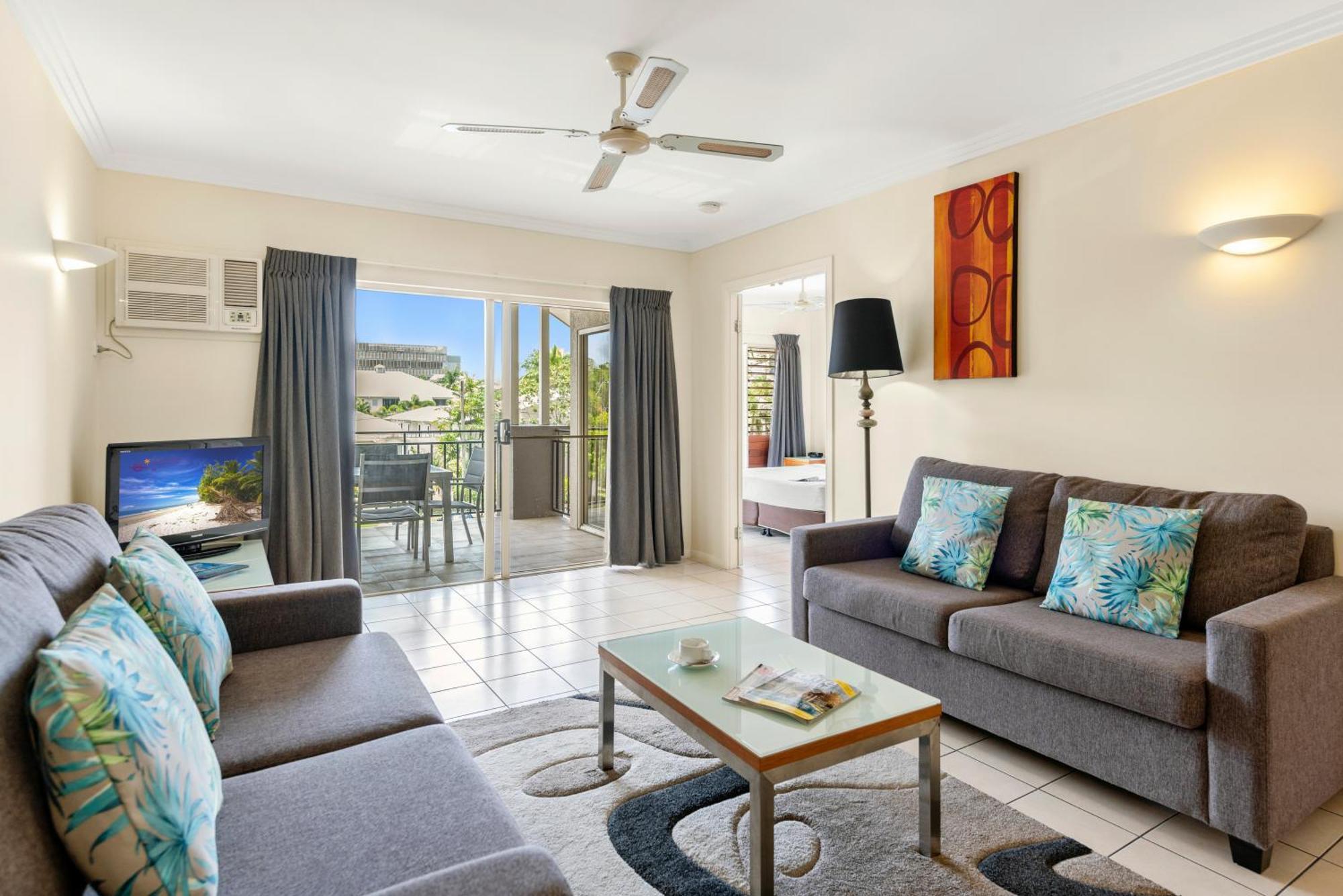 Bay Village Tropical Retreat & Apartments Cairns Eksteriør billede