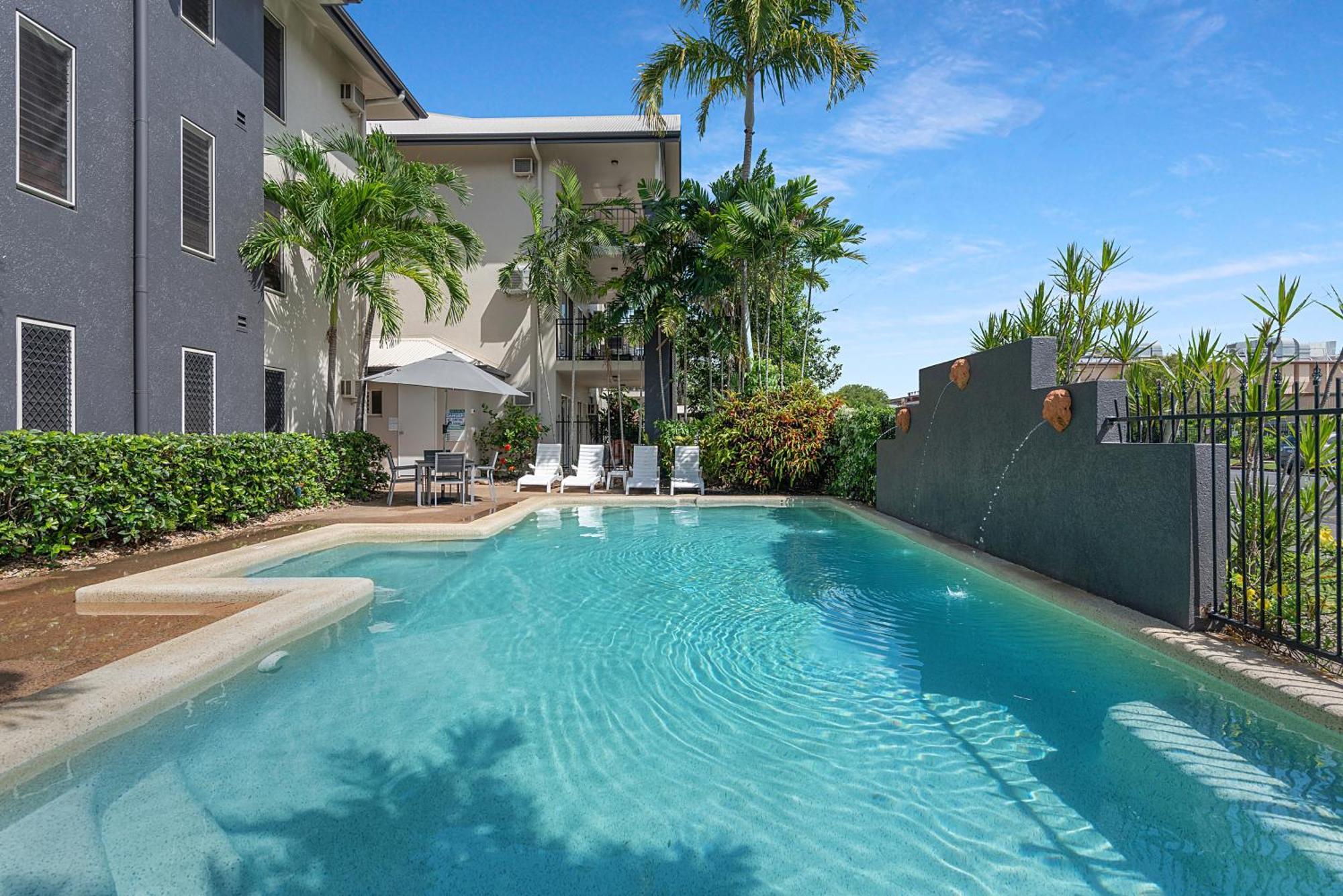 Bay Village Tropical Retreat & Apartments Cairns Eksteriør billede