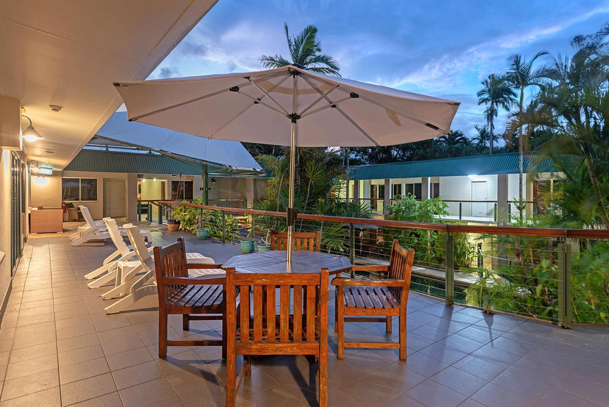 Bay Village Tropical Retreat & Apartments Cairns Eksteriør billede