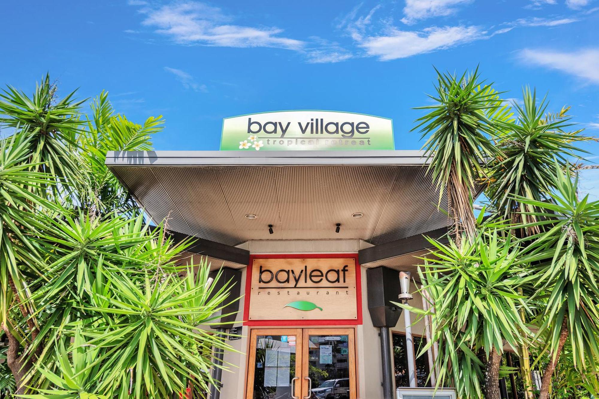 Bay Village Tropical Retreat & Apartments Cairns Eksteriør billede