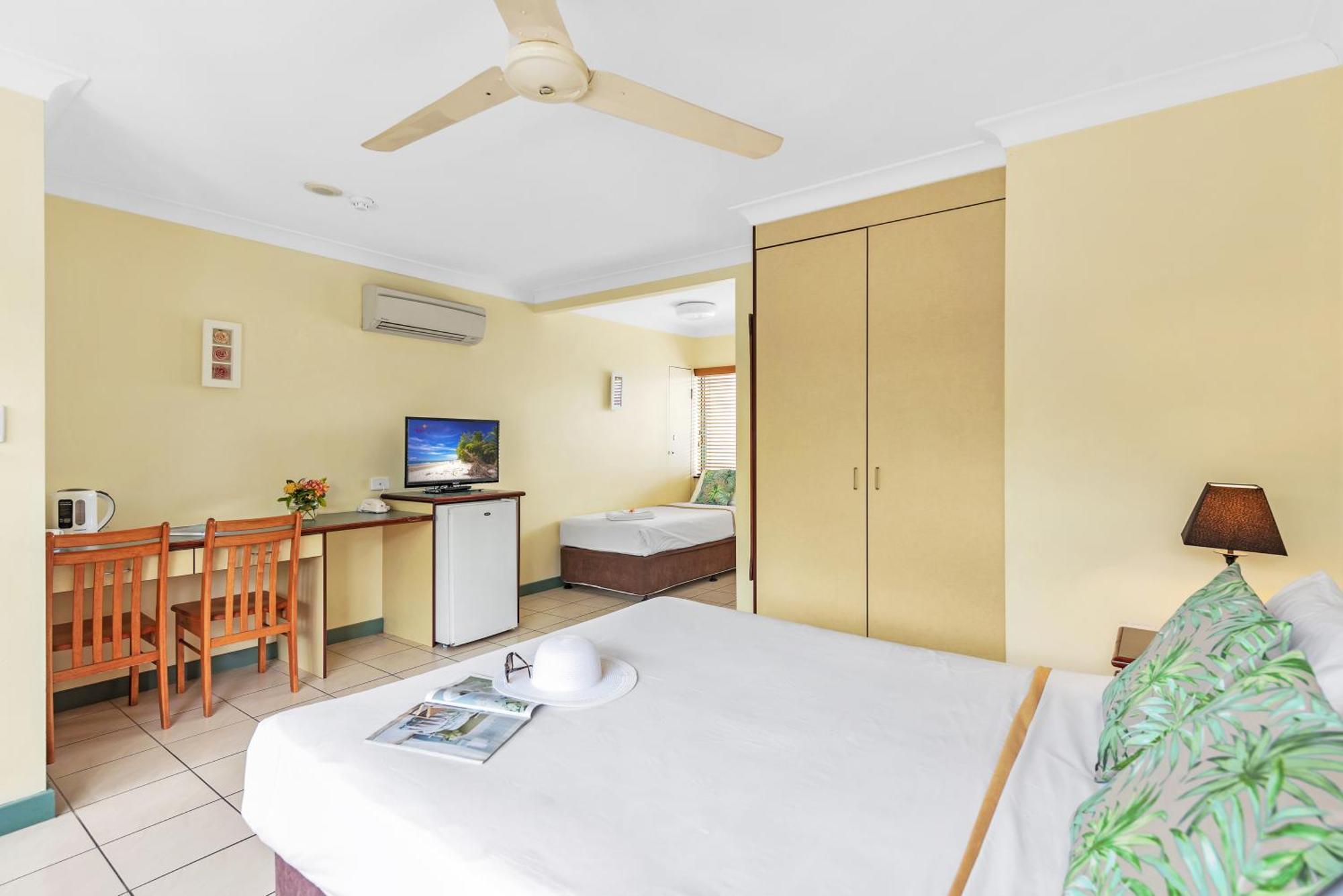 Bay Village Tropical Retreat & Apartments Cairns Eksteriør billede