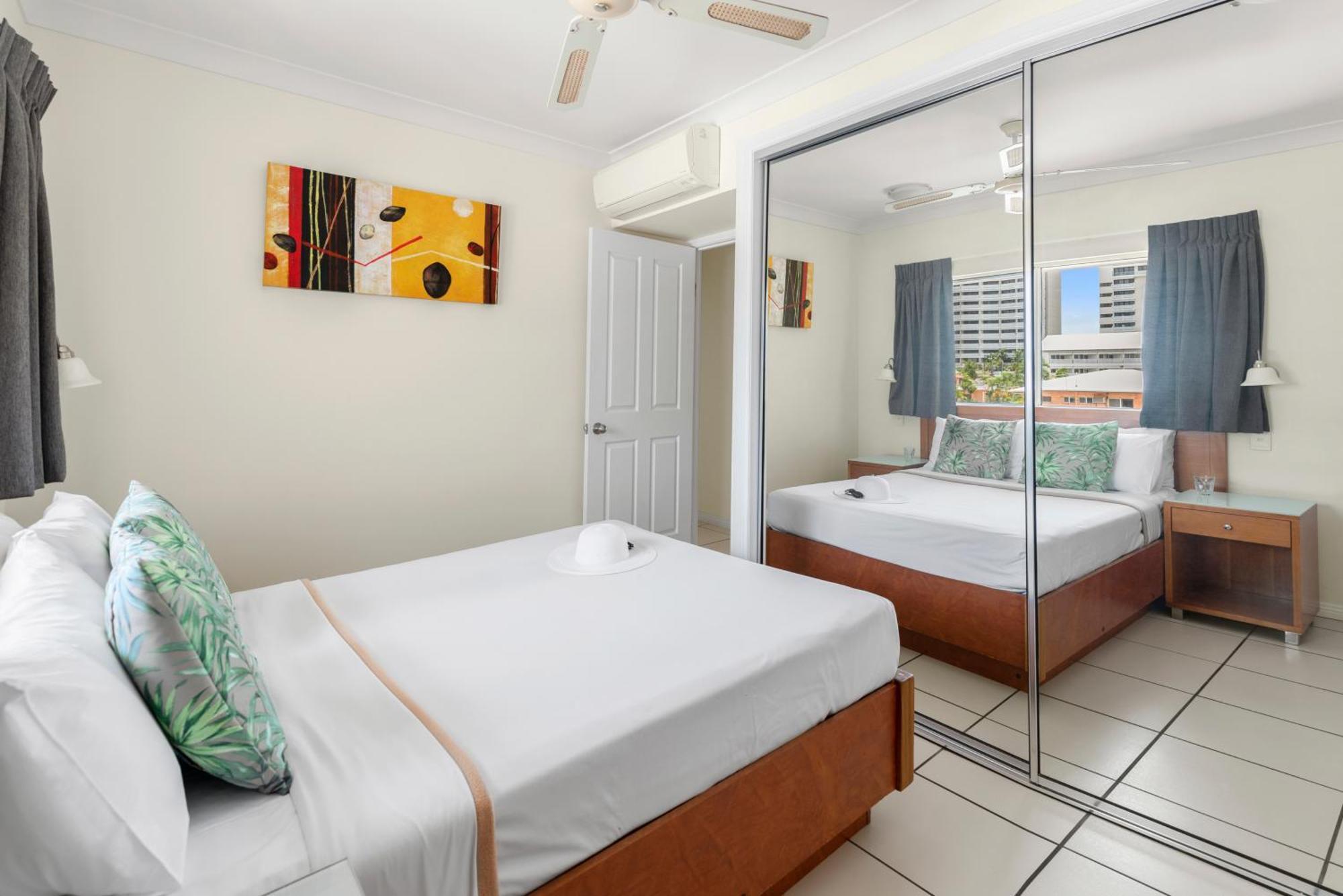 Bay Village Tropical Retreat & Apartments Cairns Eksteriør billede