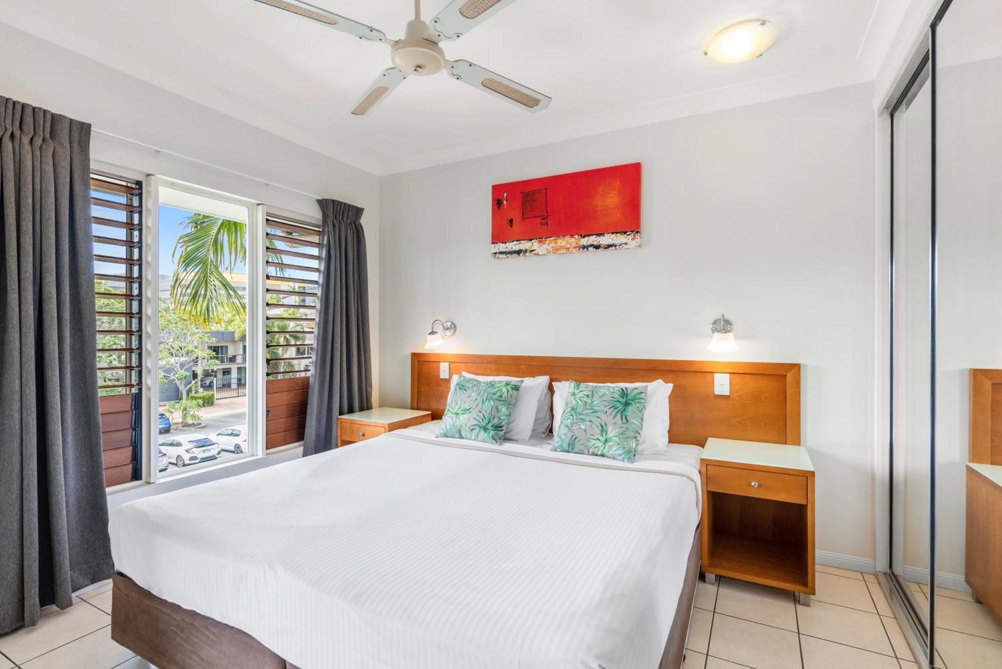 Bay Village Tropical Retreat & Apartments Cairns Eksteriør billede