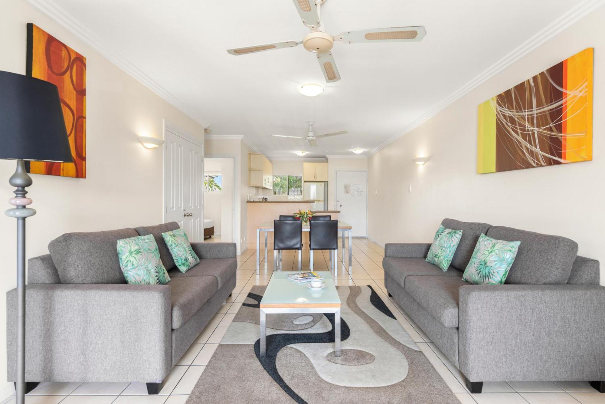 Bay Village Tropical Retreat & Apartments Cairns Eksteriør billede